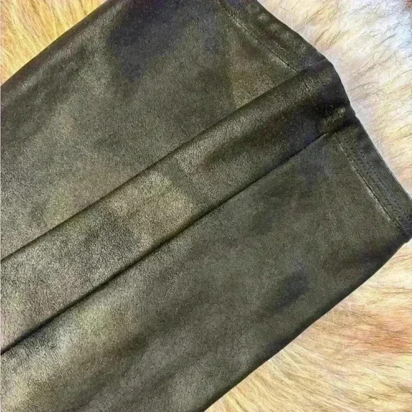 Spanx faux leather leggings. Never worn. Size Large - Picture 5 of 7